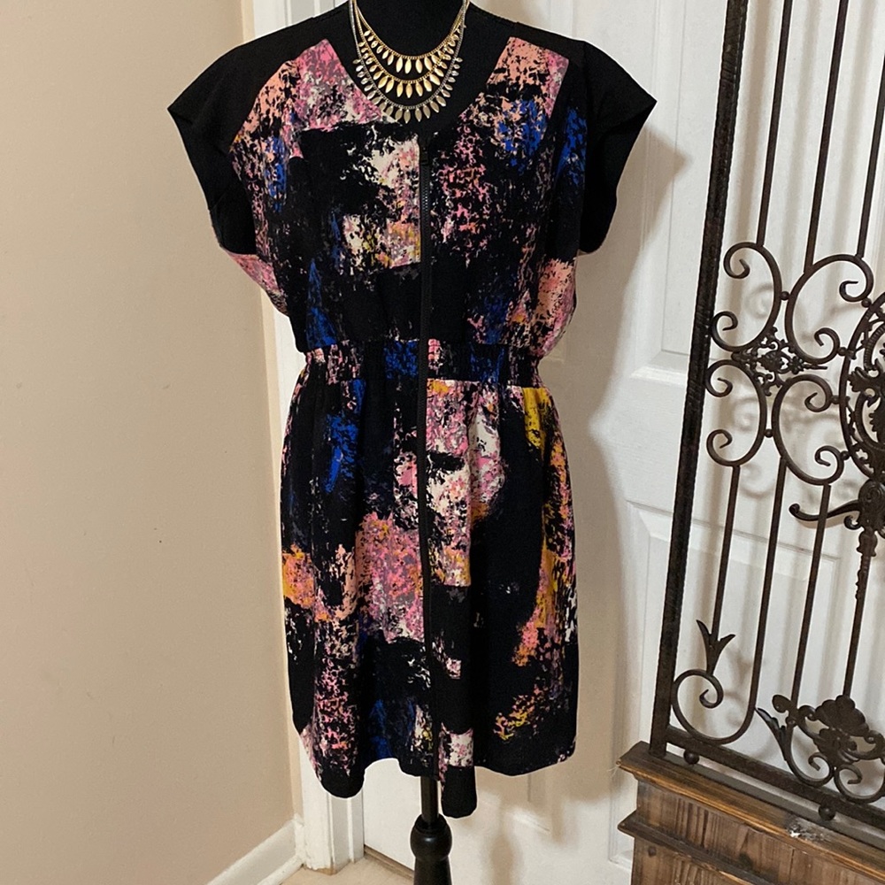 Abstract Print Black Cap-Sleeve Women’s Dress Top